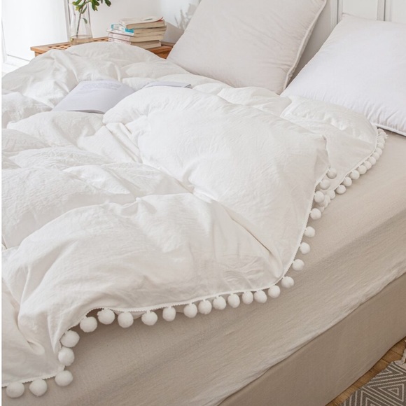 ✨Gorgeous White Pom Pom Duvet Set✨ - Picture 7 of 7